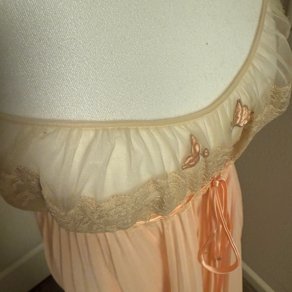 Elegant Peach Lace and Nylon Vintage Nightgown - Picture 8 of 12